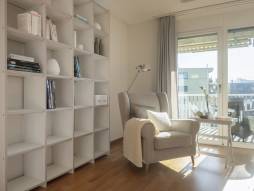 Ecke im Zimmer mit Sonnenlicht