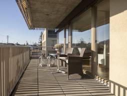 Stühle auf dem Balkon