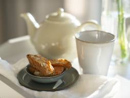 Gebäck auf dem Tisch mit Tee