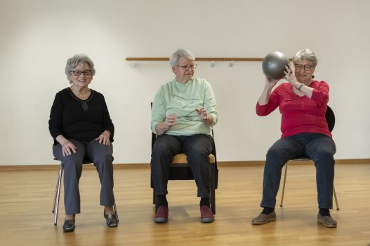 Drei Personen in der Aktivierung