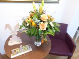 Blumenstrauss auf dem Tisch