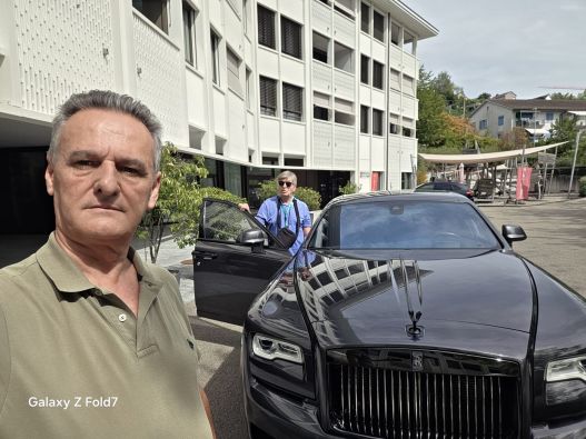 Herzenswunsch: Fahrt im Rolls-Royce durch die Goldküste.