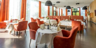 gedeckte Tische im Restaurant