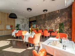 Gedeckte Tische im Restaurant