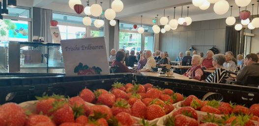 Erdbeerfest in der Senevita Giesserei