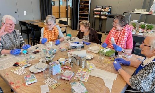 Gemeinsames Ostereier färben 