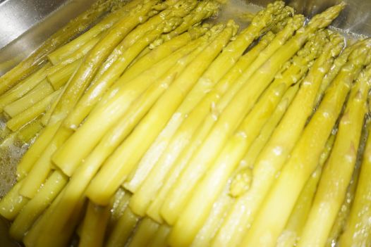 Spargelevent im Lindenbaum