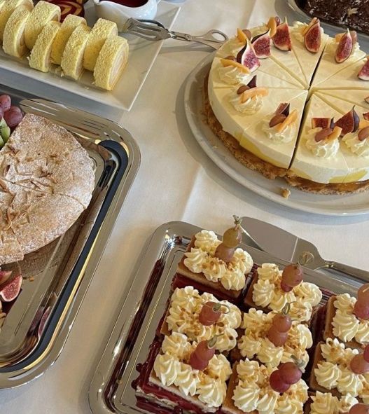 Hausgemachtes Kuchenbuffet