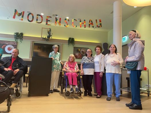 Modeschau mit mobiler Boutique