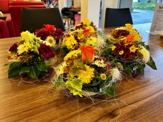 Wunderbare Blumengestecke für unsere Bewohnenden