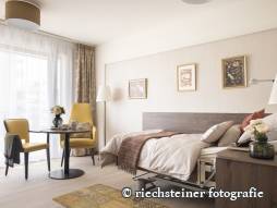 Pflegezimmer mit Pflegebett