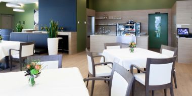 gedeckte Tische im Restaurant