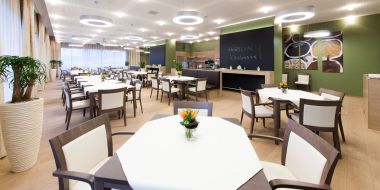 gedeckte Tische im Restaurant