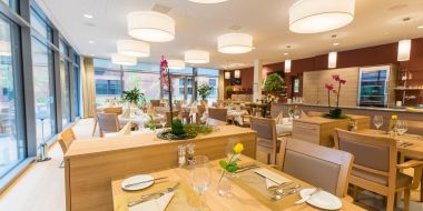 gedeckte Tische im Restaurant