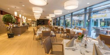 gedeckte Tische im Restaurant