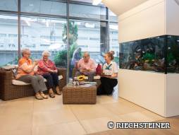 Vier Personen am sitzen