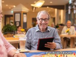 Mann als Gast