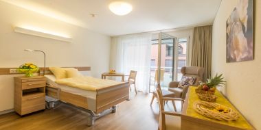 Pflegebett im Pflegezimmer