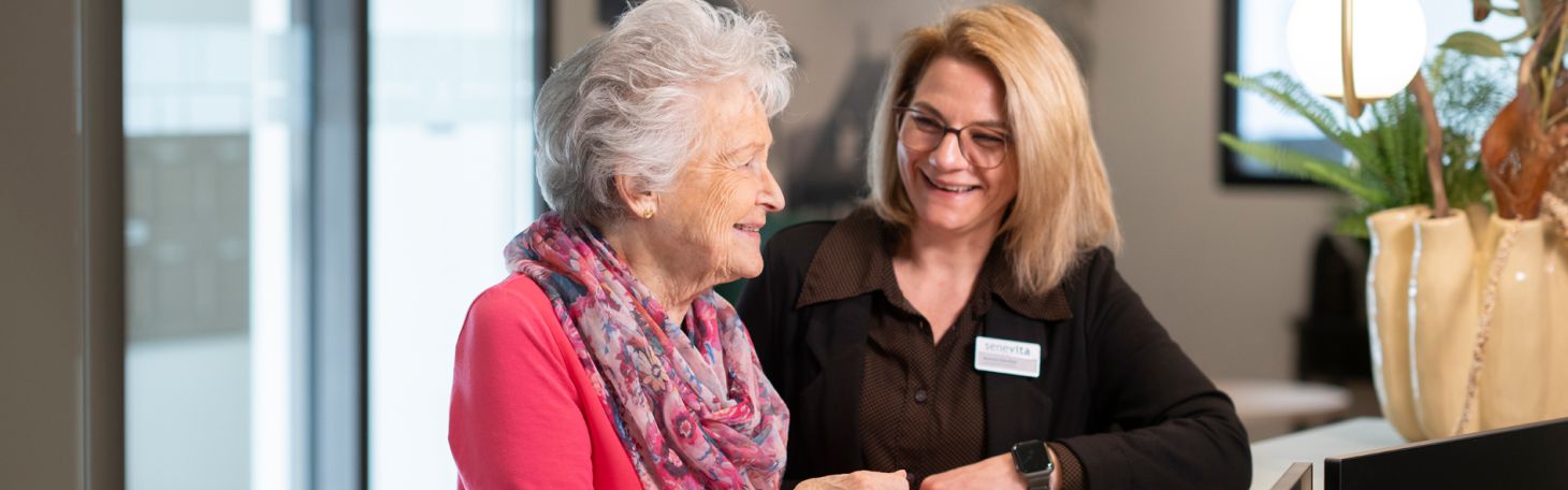 3 Personen auf der Terrasse