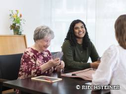 drei Personen am spielen