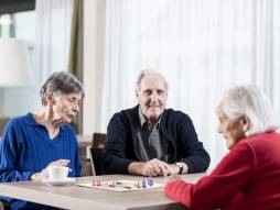 drei Personen am spielen