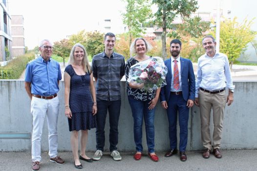 v.l.n.r.: Fritz Stettler, Stiftungsratspräsident Senevita Stiftung; Dr. phil. Regula Blaser Prof. FH, Dozentin/Studiengangsleitung CAS Demenz und Lebensgestaltung Institut Alter Berner Fachhoch-schule; Timo Affolter, Preisträger; Christine Lindo-Mühlemann, Preisträgerin; Michele Serra, Preisträger; Bruno Tanner, Stiftungsratsmitglied Senevita Stiftung