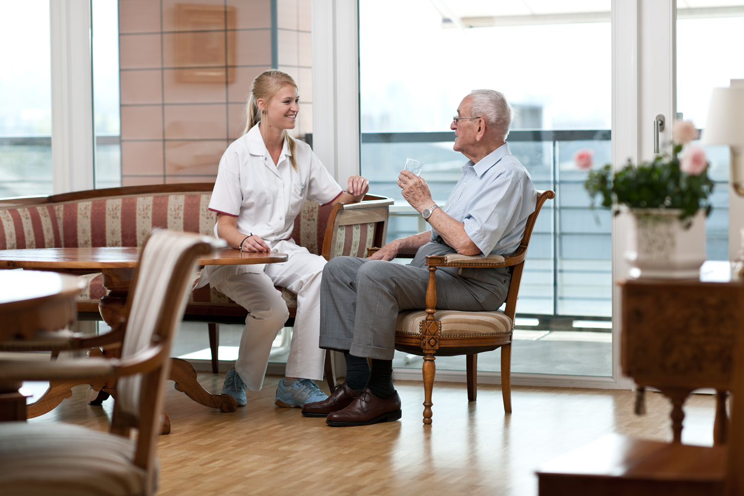 Drei Tipps für die Zusammenarbeit von Angehörigen und Pflege – Senevita