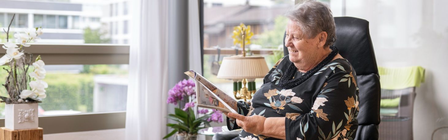Frau am lesen